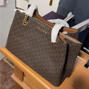 Michael kors purse